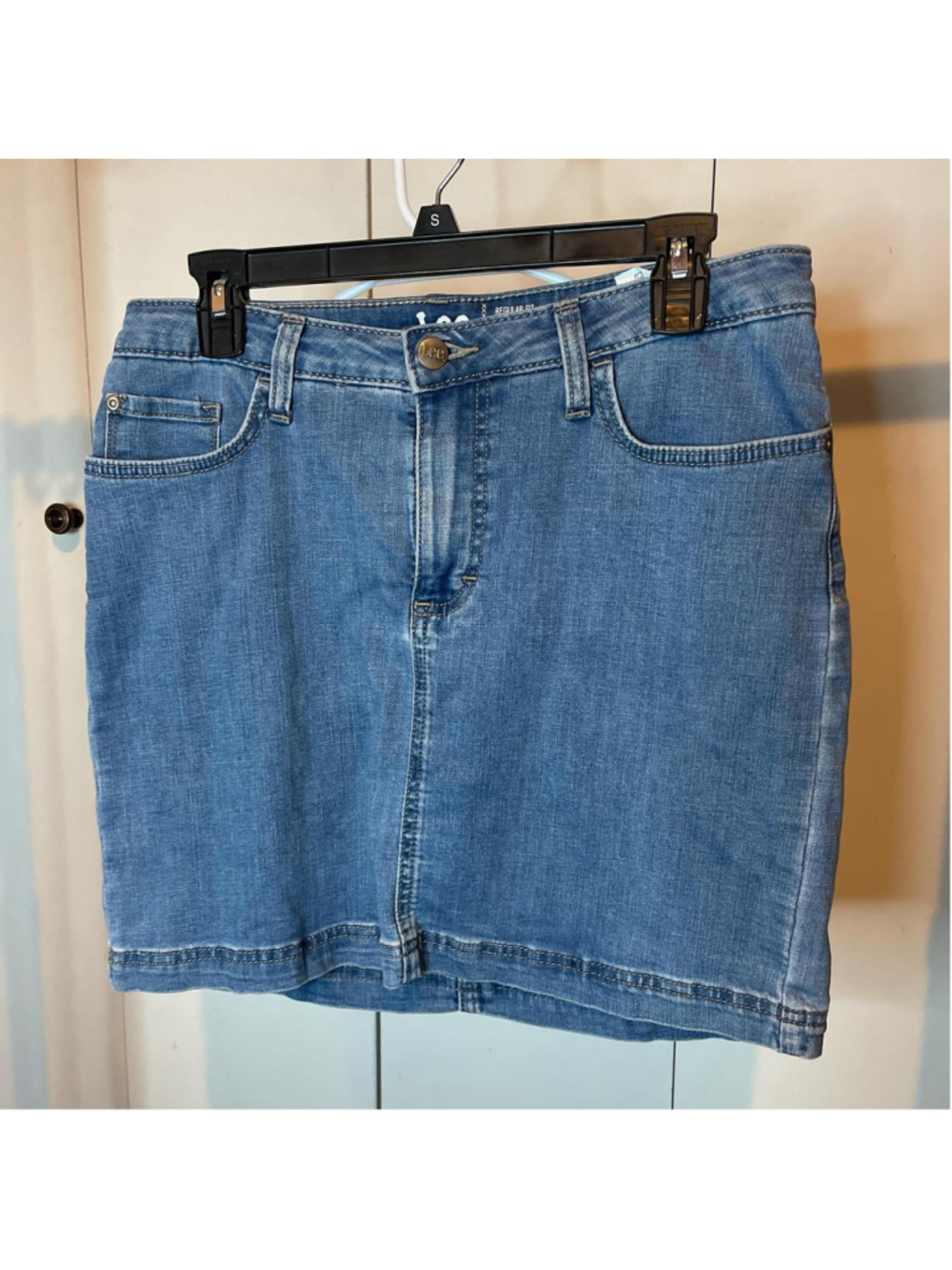 Lee denim mini skirt #miniskirt
denim, mini skirt, blue, high-waisted, distress